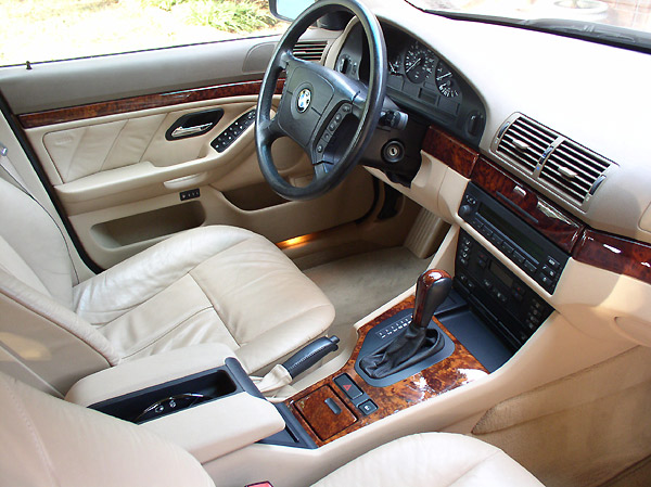 1999 BMW 528iT, interior