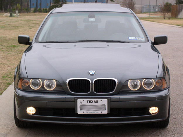 BMW 530i : front view